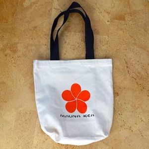 Mauna Kea Hotel in Hawaii Canvas Tote